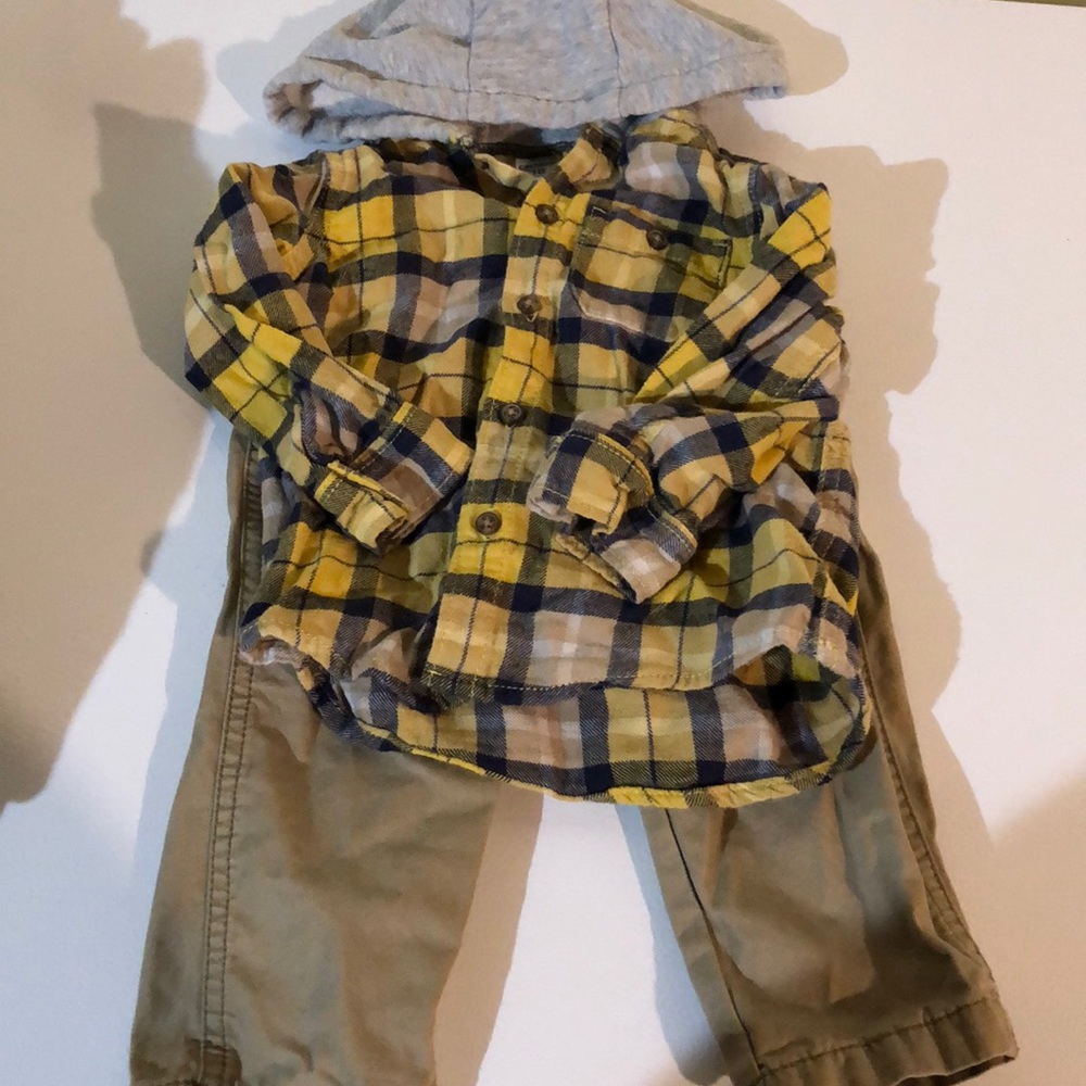 Carter’s outfit size 18months